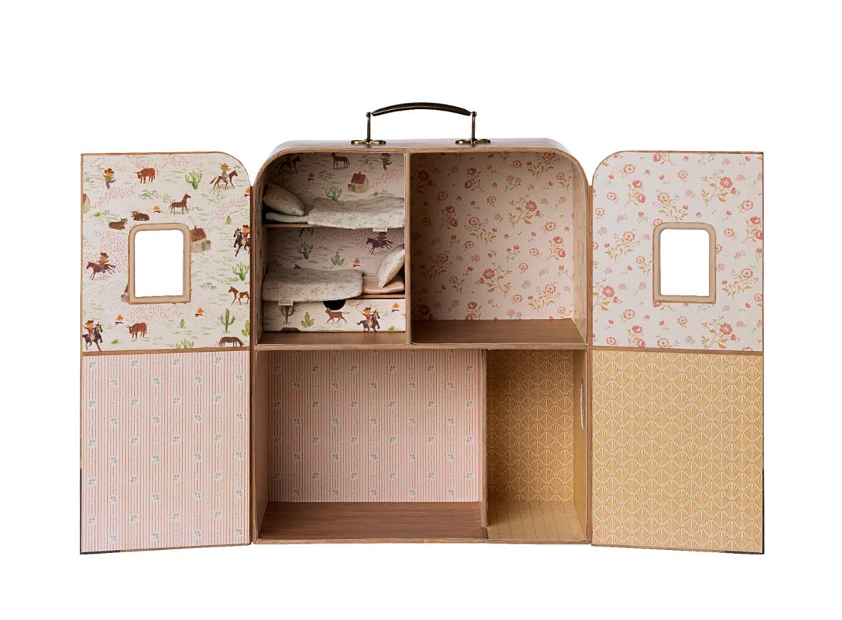 SuitCasa Mouse House