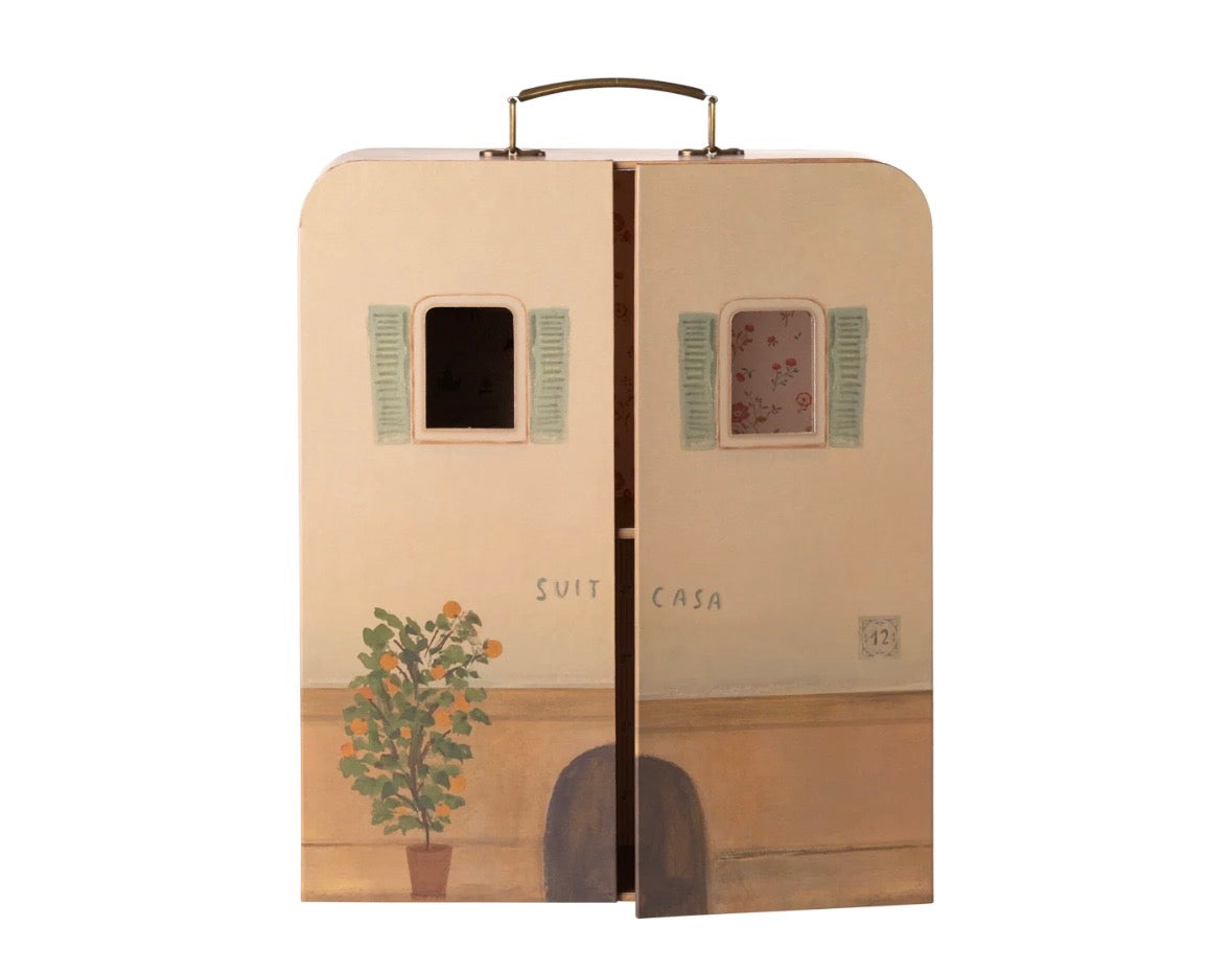 SuitCasa Mouse House